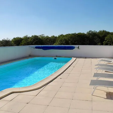 Sejour A La Campagne Pour 6 Avec Piscine Holiday home Commequiers