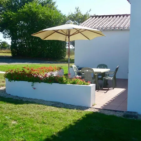 Holiday home Sejour A La Campagne Pour 6 Avec Piscine